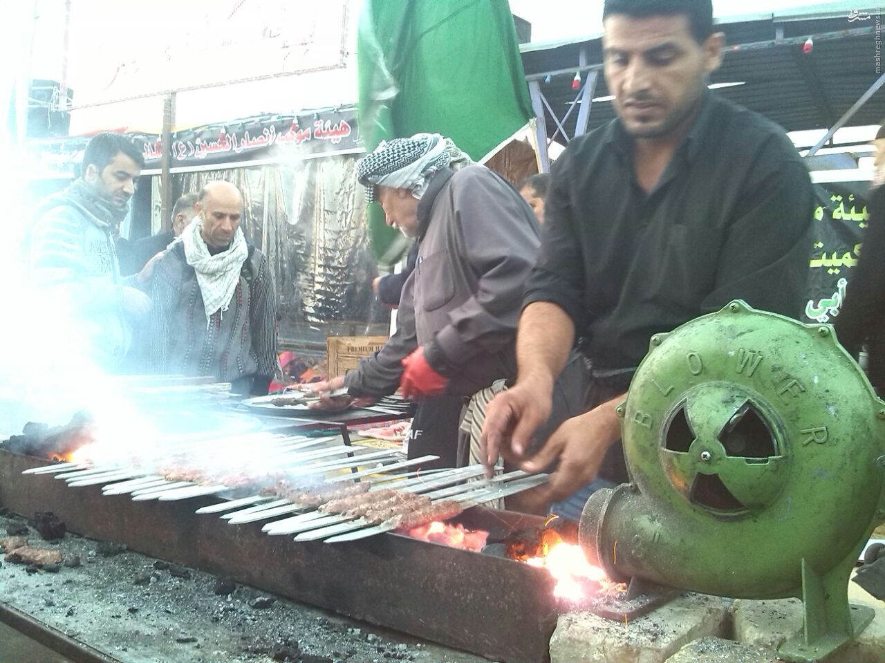 عکس/ سنگ تمام عراقی‌ها برای پذیرایی از زائران