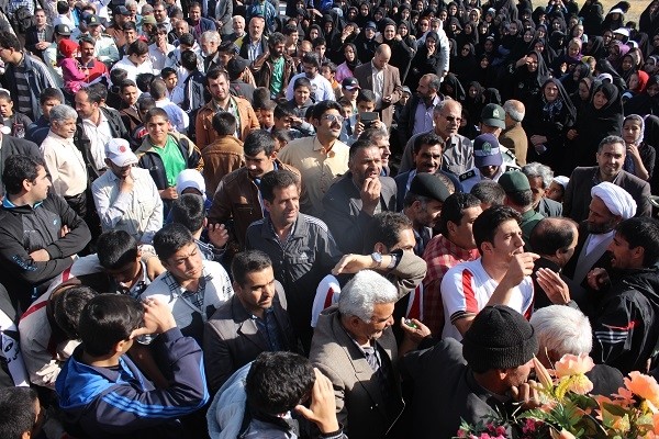 همایش پیاده روی خانوادگی از حرم تا حرم در شهرستان گلپایگان برگزار شد