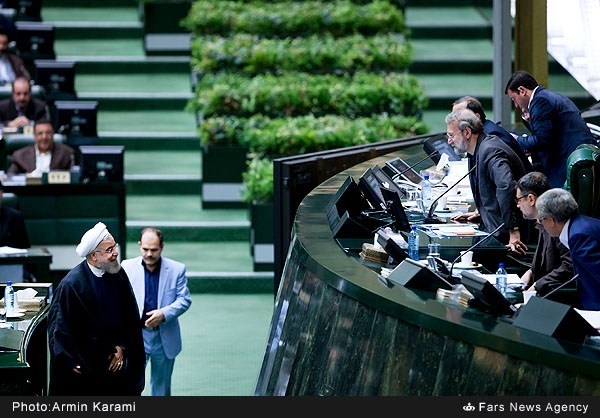 رهبر معظم انقلاب: برخورد با حقوق های نجومی مشمول زمان نشود/ نمایندگان مجلس پس از پنج ماه با شفافیت دریافتی مدیران کشور و بازگشت حقوق های نجومی مخالف کردند