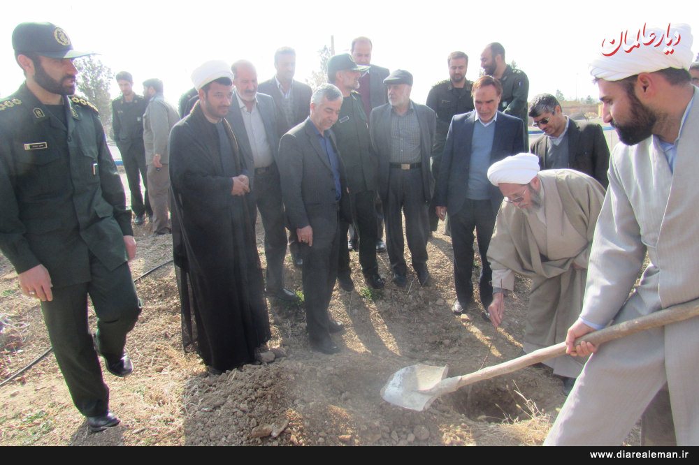 راه اندازی سیستم آبیاری نوین در ناحیه سپاه گلپایگان به مناسبت هفته درختکاری