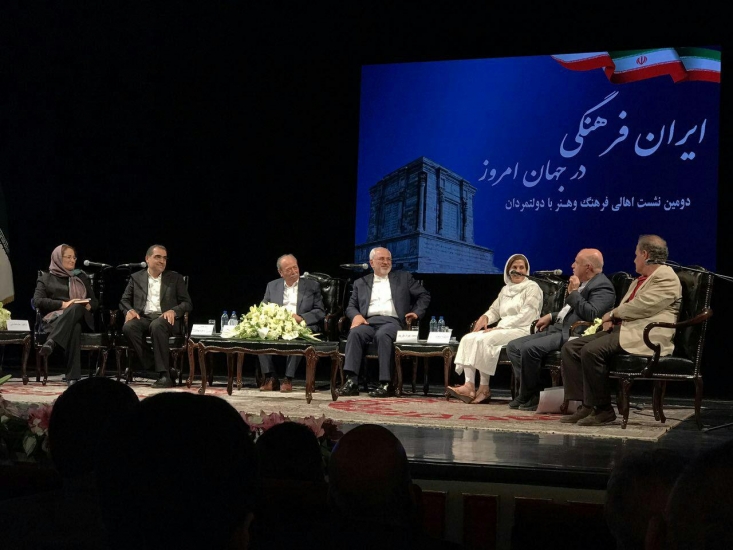 ستاد انتخابات کشور یا ستاد تبلیغات روحانی؛ مساله این است!/ آقایان! حقوقی که از وزارت کشور می‌گیرید و از یک نامزد حمایت می‌کنید، قطعا حرام است