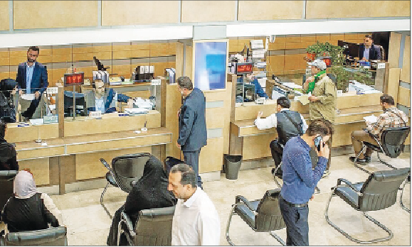 تشدید تخلفات در برخی بانک‌های خصوصی و شیوه‌های غیرشفاف در پرداخت تسهیلات کلان، بار دیگر عملکرد شبکه بانکی کشور را در معرض پرسش‌های جدی قرار داده است.